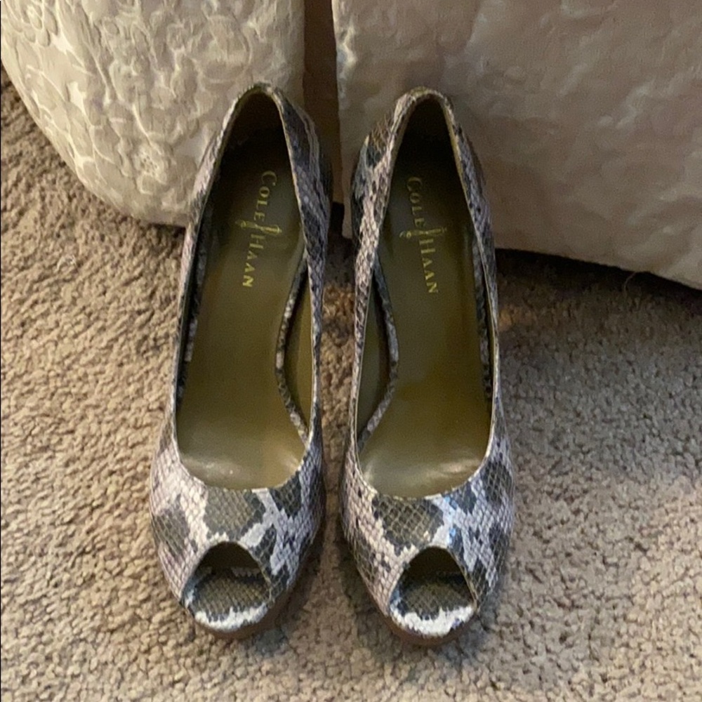 COLE HAAN pumps!